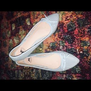 Beautiful turquoise skimmers! Worn once!